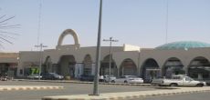 جلد مقيم يمني بتهمة التحرش بالنساء في سوق الأندلس بشقراء  