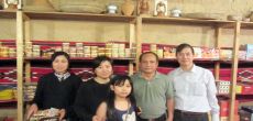 نائب رئيس البعثة بسفارة فيتنام يقوم بزيارة لسوق العبيدي بالقصب