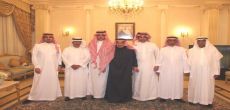  نادي الوشم يقدم عضوية الشرف الأولى للشيخ سليمان الحماد وابنائه