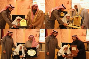 جمعية أشيقر الخيرية  تكرم رئيسها السابق الشيخ /محمد العرفج