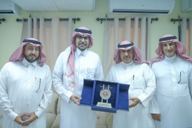 نادي الوشم يقدم عضوية الشرف للأستاذ : ماجد بن إبراهيم الجميح
