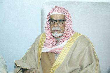 يرقد في مستشفى شقراء الشيخ رجاء بن زيد بن حويفر