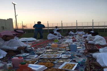 سكان مخطط717 في محافظة شقراء يقيمون وجبة إفطار جماعية بحضور أبناء دار التربية الإجتماعية