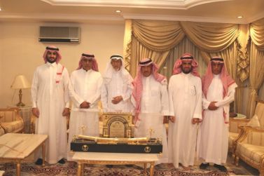 رئيس وأعضاء مجلس إدارة نادي الوشم يشكرون الشيخ عبدالعزيز بن إبراهيم المهنا