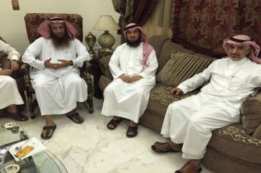 مدير جمعية تحفيظ القرآن بشقراء يلتقي بأبناء الشيخ دخيّل الحميضي