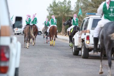 أشيقر تحتفل باليوم الوطني عبر مسيرة خيول بمشاركة مجموعة من أبناء الوطن