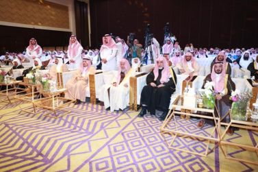 أمير الرياض يتوج الفائزين بجائزة الملك سلمان لحفظ القرآن الكريم