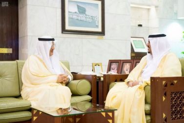 نائب أمير الرياض الأمير محمد بن عبدالرحمن يستقبل محافظ شقراء عادل البواردي