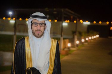 الشاب مؤيد بن حمد المنصور يحتفل بزواجه.