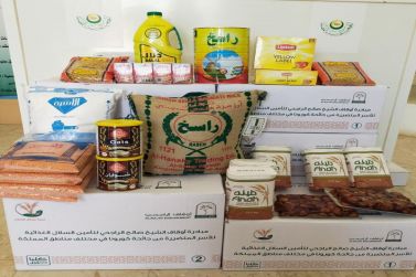 جمعية القصب الخيرية تقدم مئة ألف ريال لـ ٧٢ يتيمًا، وبطاقات شرائية وسلال غذائية للمستفيدين من خدماتها.