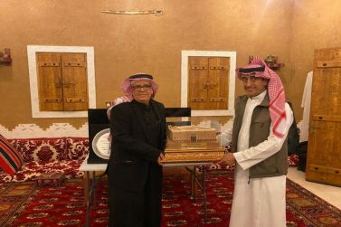 شركة البواردي  تكرم مدير متحف شقراء سابقاً عبدالرحمن أبابطين